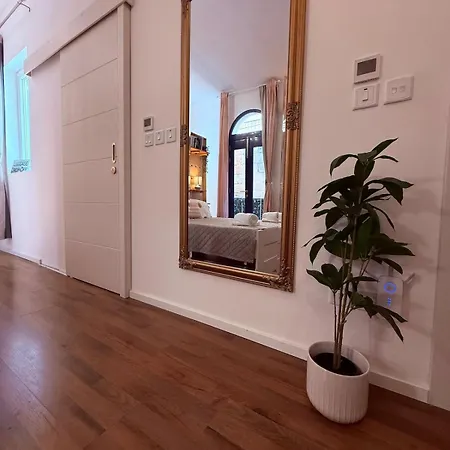 Semesterbostad Charming 17th Century House Of Character In The Historical Three Cities *