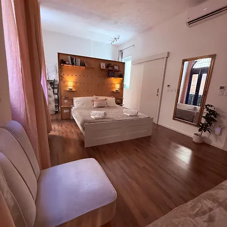 Charming 17th Century House Of Character In The Historical Three Cities Semesterbostad *