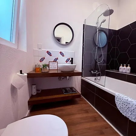 Charming 17th Century House Of Character In The Historical Three Cities *